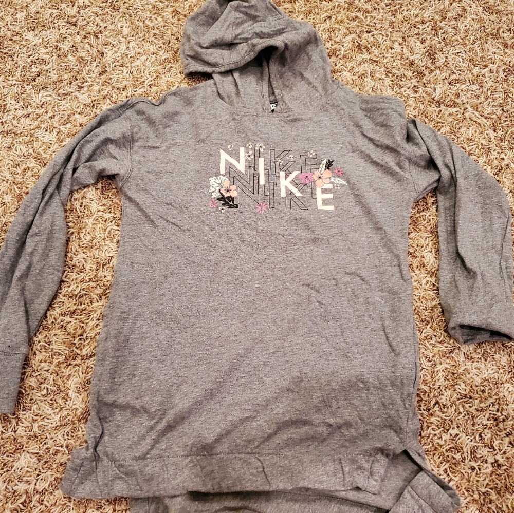 Girls Nike Medium long sleeve shirt. Never worn.